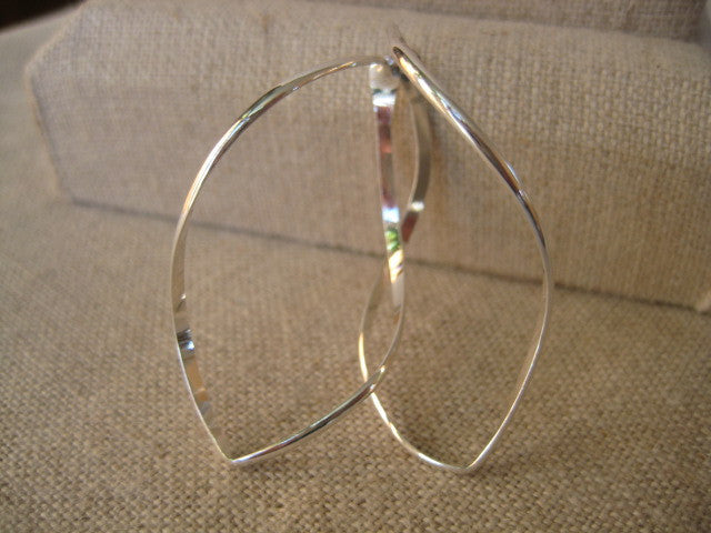 Twisted Oval Hoop
